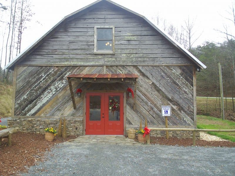 Best Blue Ridge wine tours overlooking the mountains